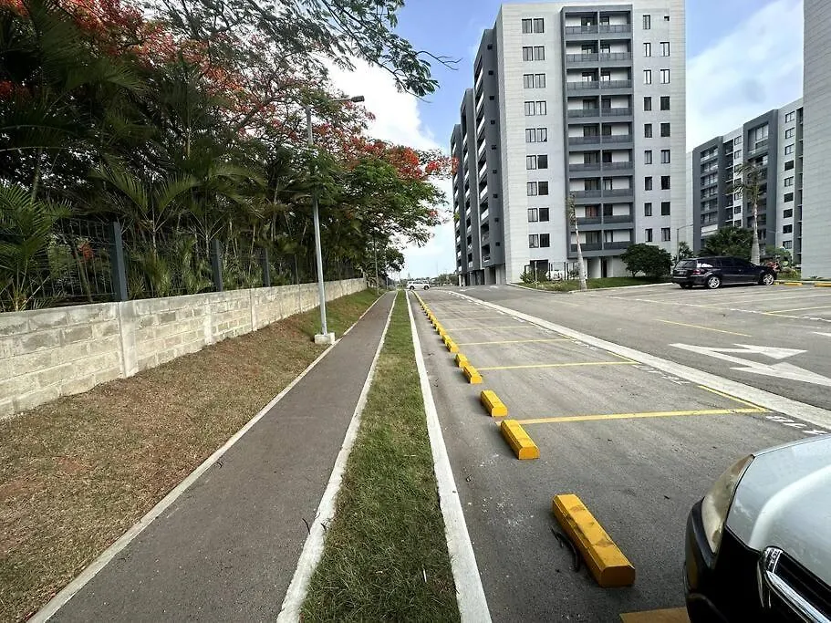 아파트 Premium Space In Santiago- 5 Min Away From Airport 산티아고 데 로스 카바예로스