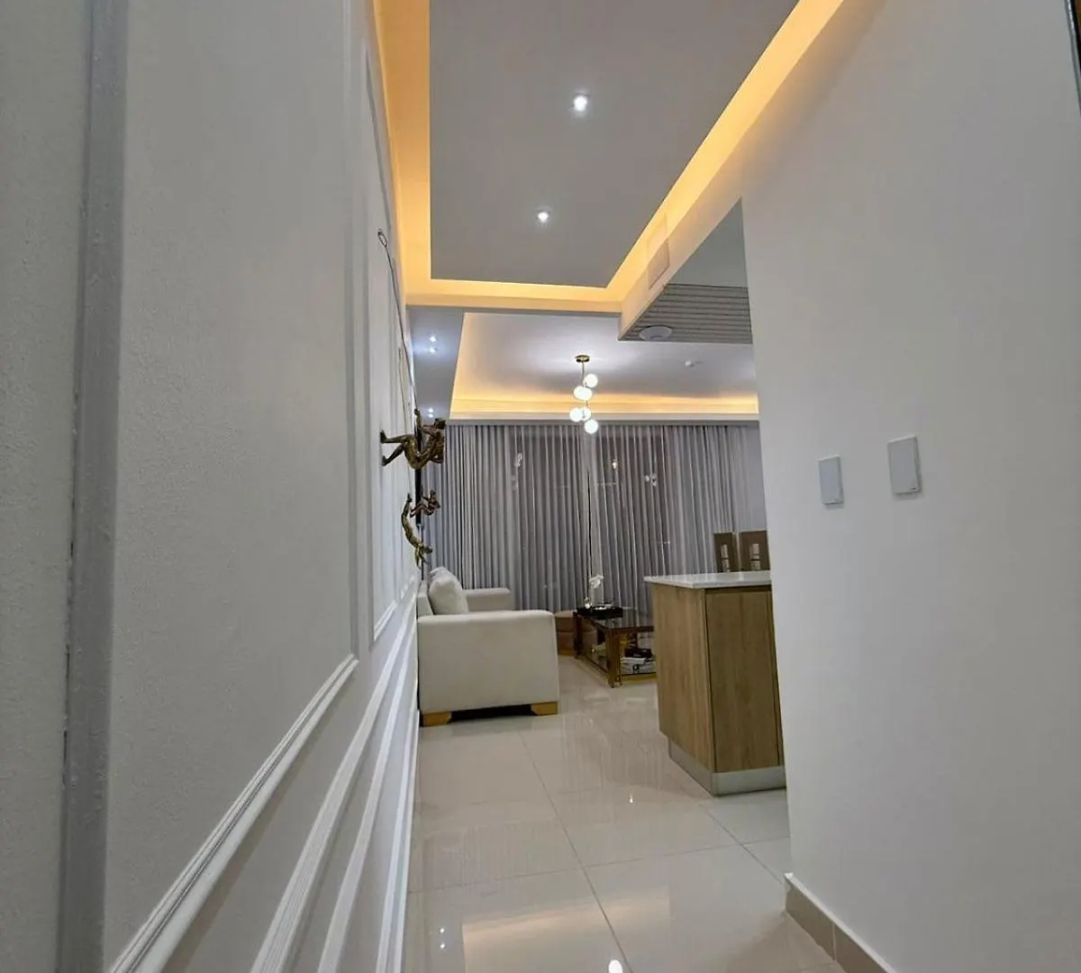 Premium Space In Santiago- 5 Min Away From Airport 산티아고 데 로스 카바예로스