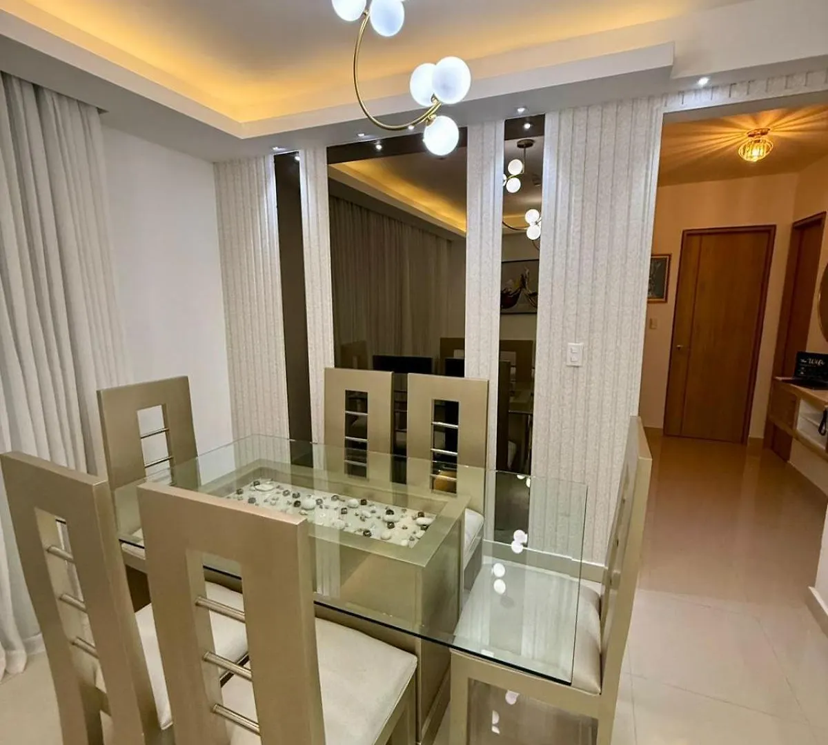 Premium Space In Santiago- 5 Min Away From Airport 산티아고 데 로스 카바예로스